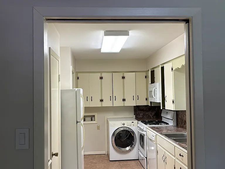 9604 Temple Dr — Photo 4