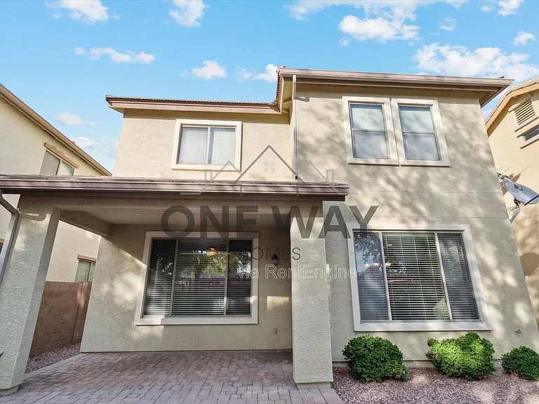 18815 E Swan Dr — Photo 2
