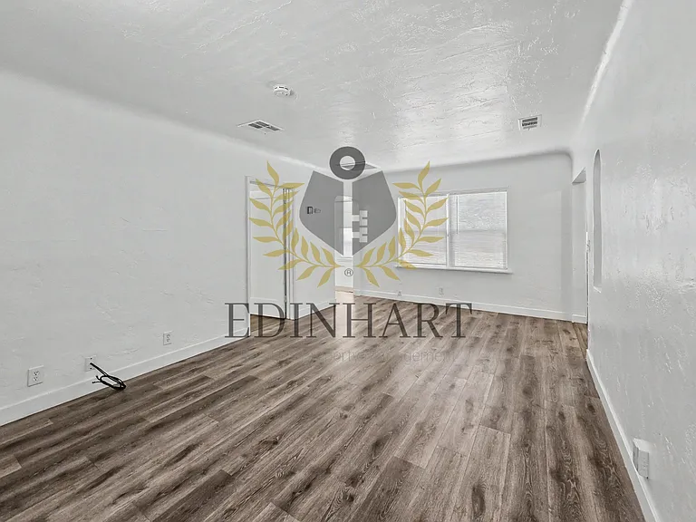 3049 E McKinley Ave — Photo 3