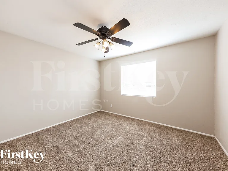 5702 N 19th Dr — Photo 12