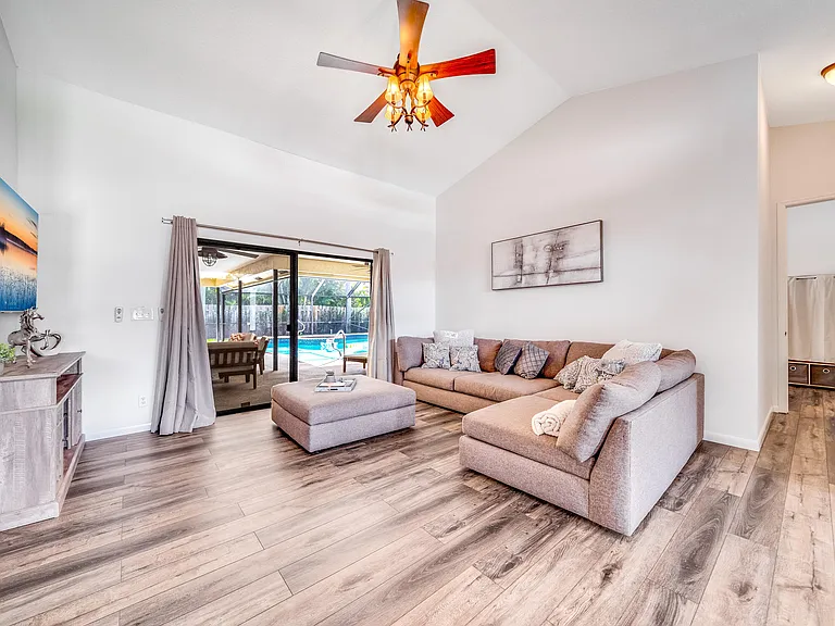 1637 Farmington Cir — Photo 43