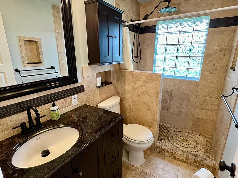 2735 Hawthorne Rd — Photo 3
