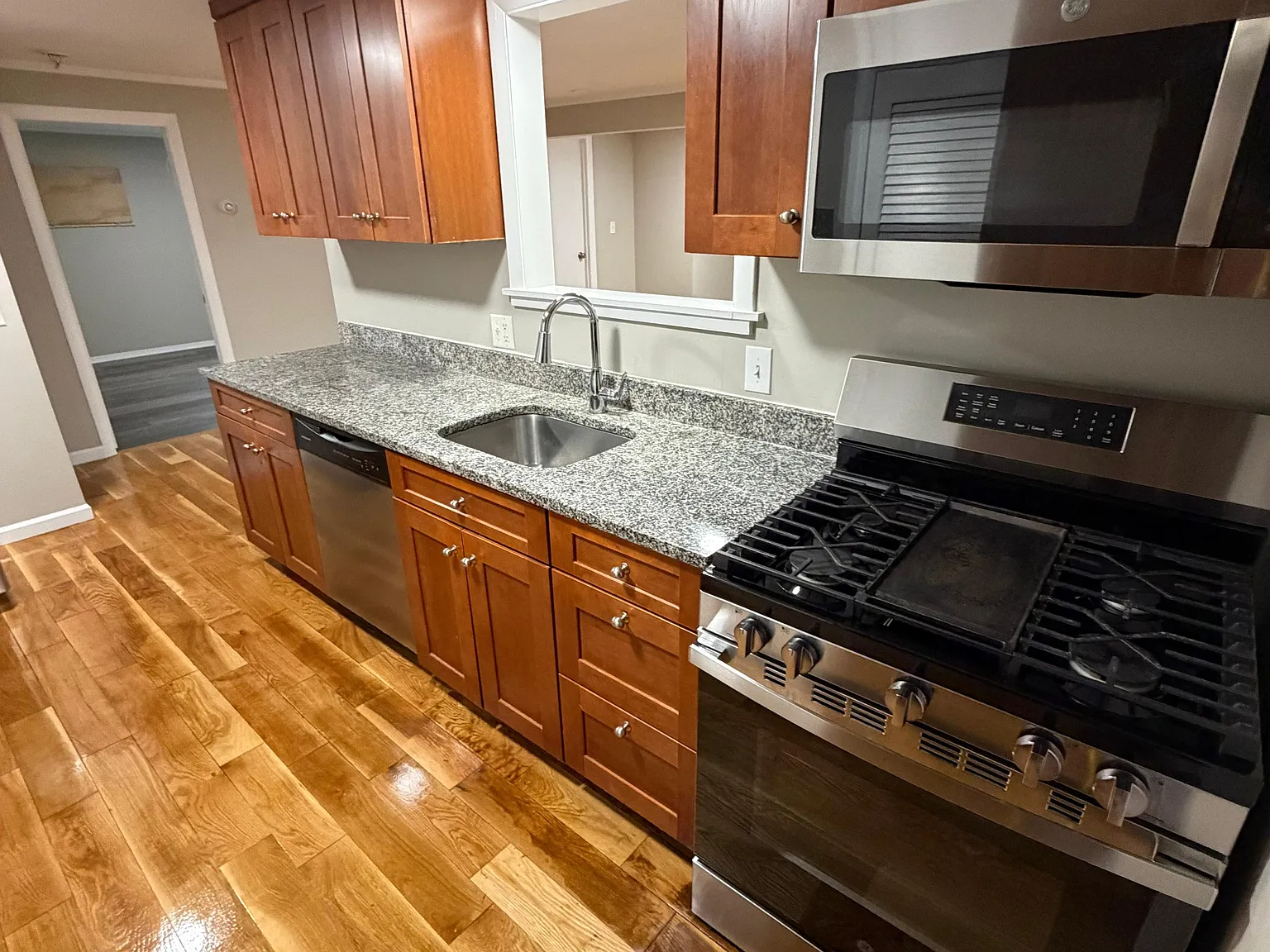 3 bed, $3,000 — Photo 4