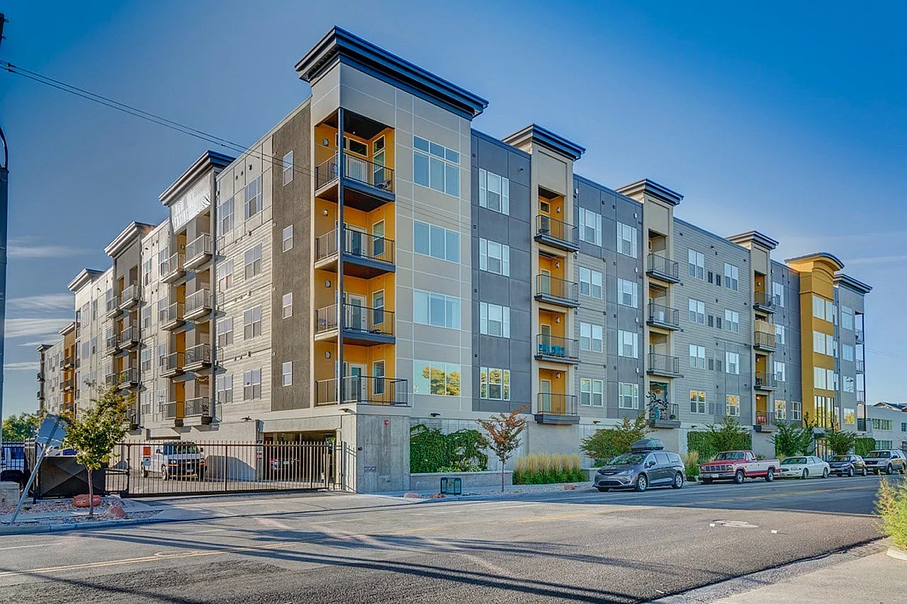 Via Apartments — Photo 1