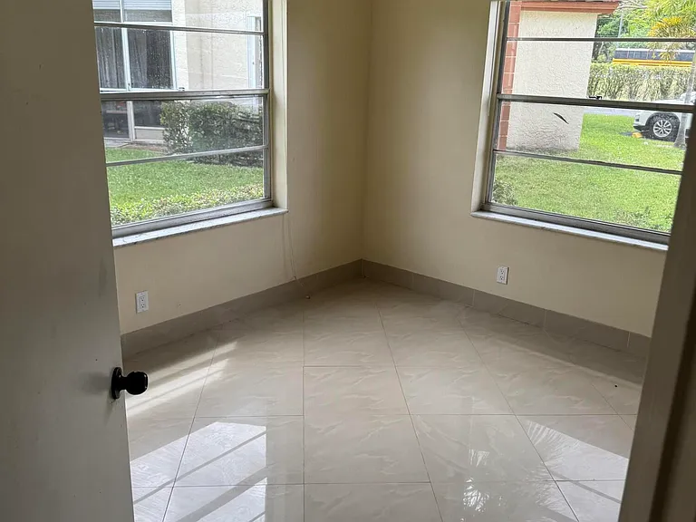 9921 Three Lakes Cir #9921 — Photo 22