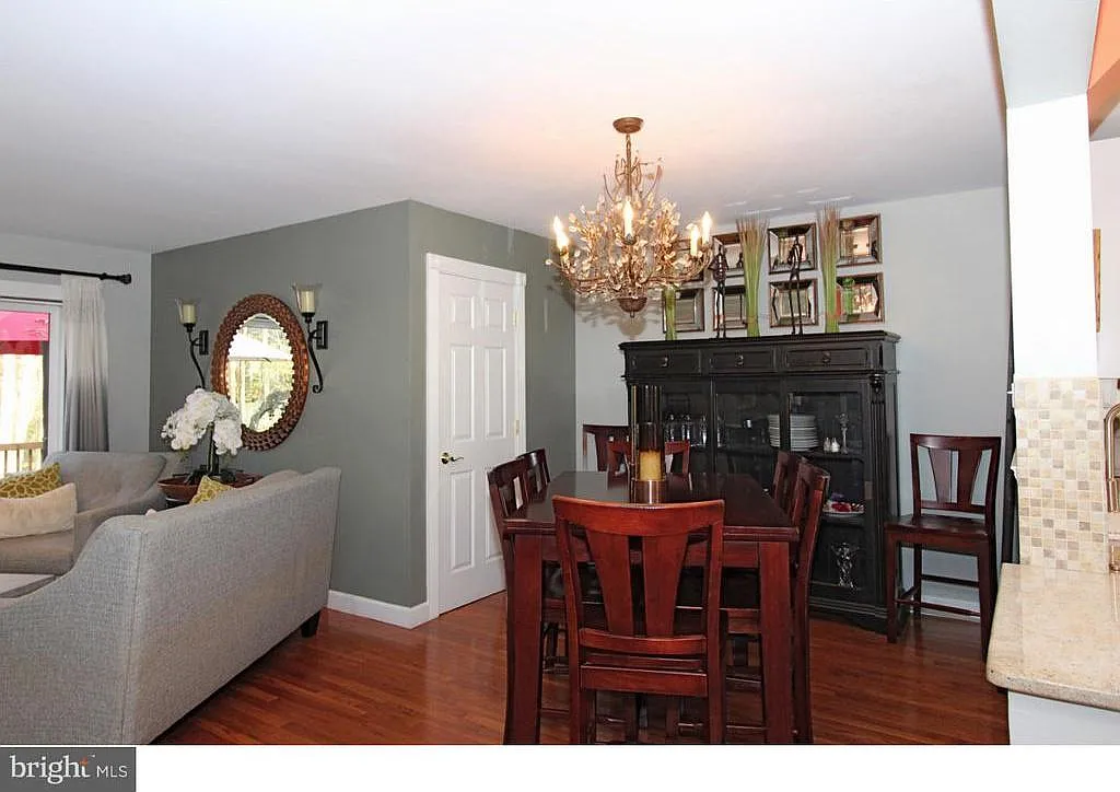 3 bed, 2.5 bath, 2050 sqft, $2,500 — Photo 4