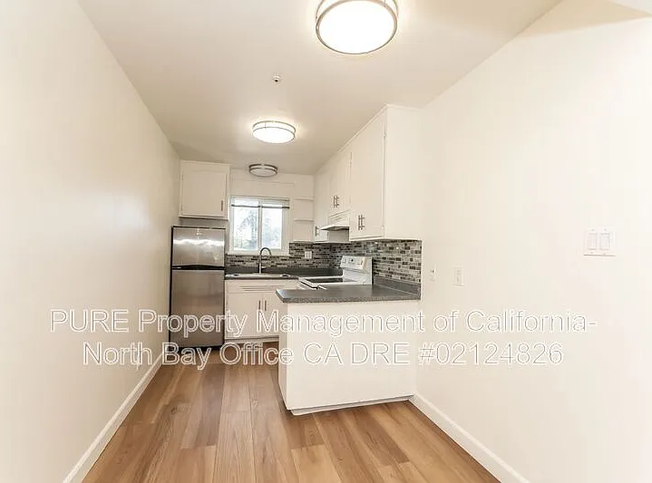 555 Dexter St #E — Photo 15