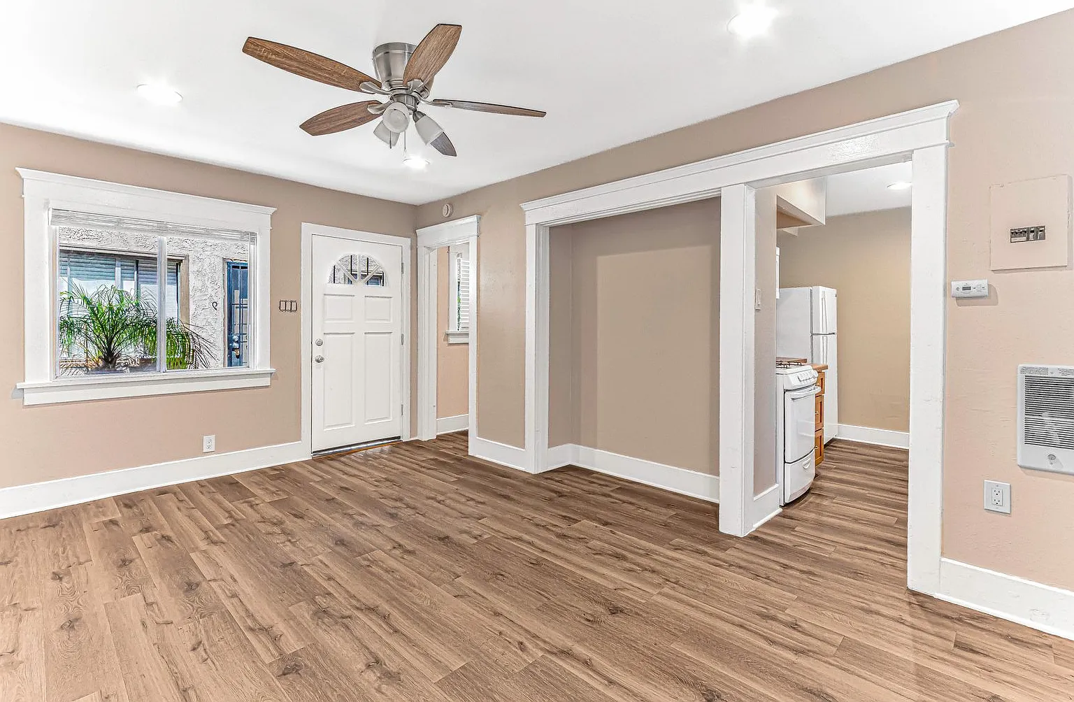 1460 Gaviota Avenue — Photo 3