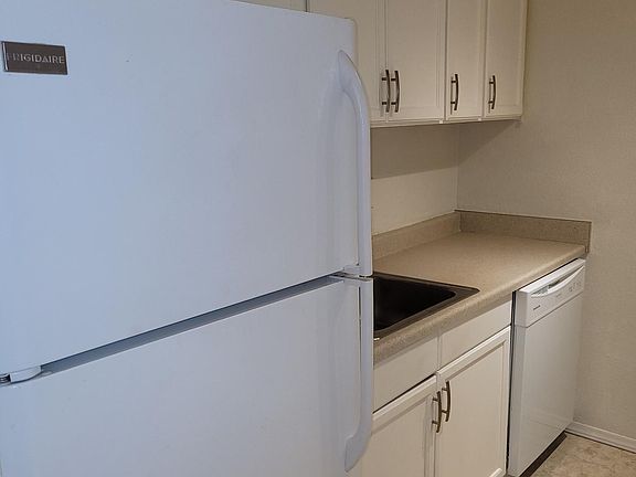 3rd image of 3322 I St NE APT E204