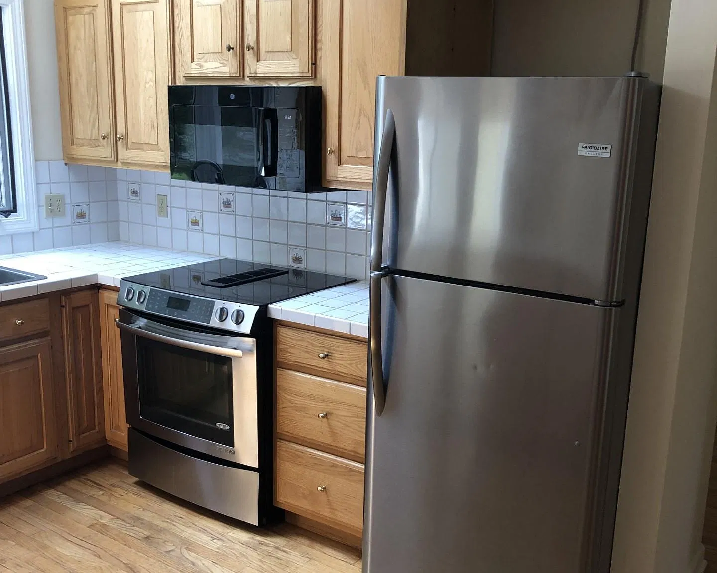 2 bed, 2.5 bath, 1945 sqft, $3,500 — Photo 2