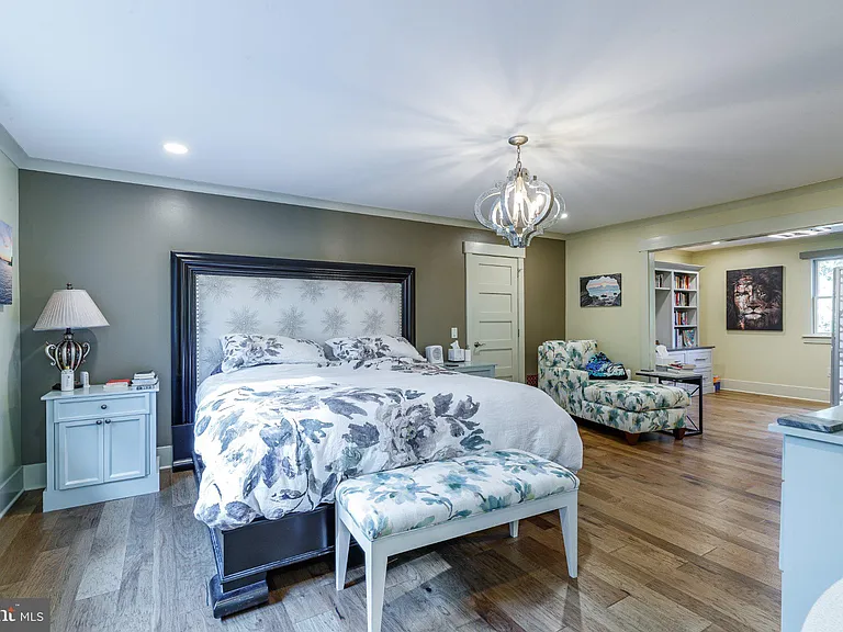 1135 Romsey Dr — Photo 18