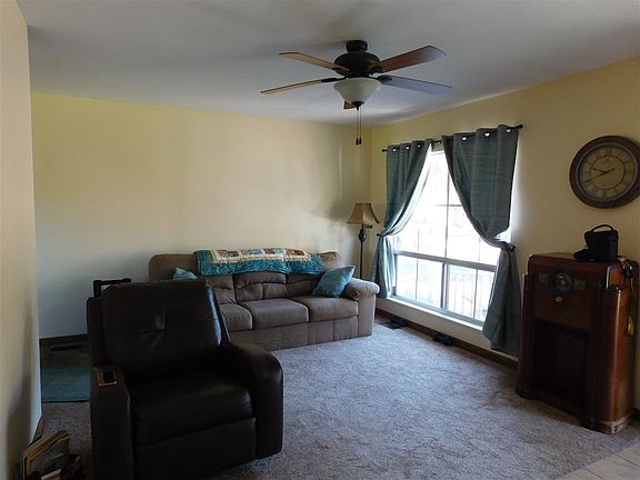 3rd image of 284 Birchwood Ct