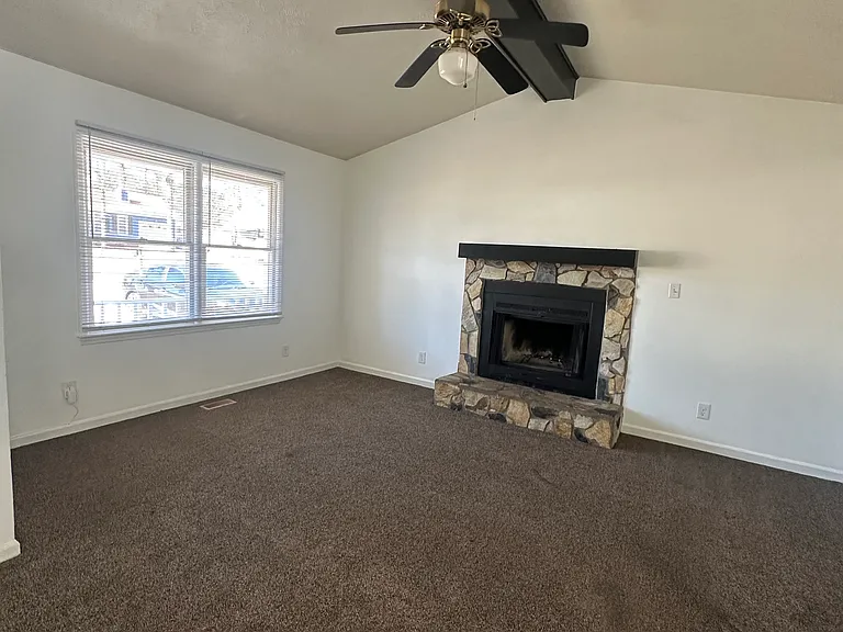 941 Kennesaw Dr — Photo 2