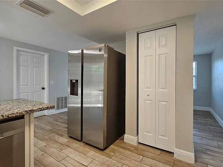 6412 Pawling Ave — Photo 9