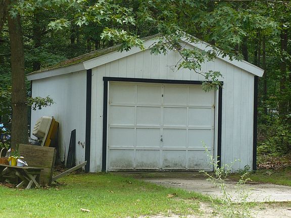Garage w/ Auto Opener and Electric