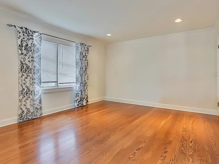 20 Franklin Ave — Photo 10