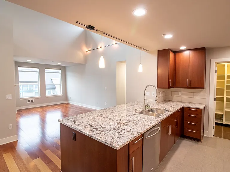7800 SE 27th St #504 — Photo 5