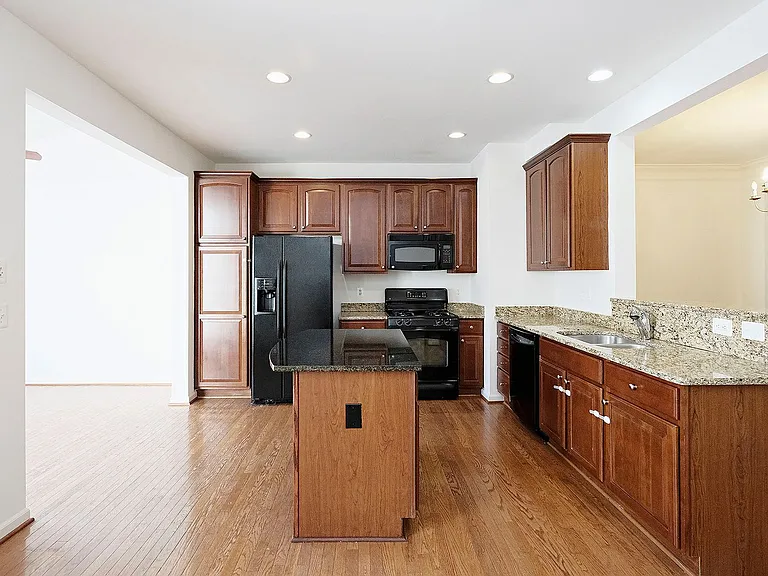 920 Rainier Rd — Photo 2