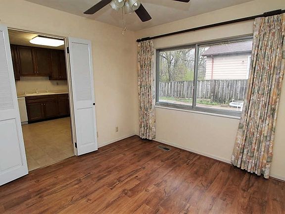 3rd image of 3600 Valdez Dr