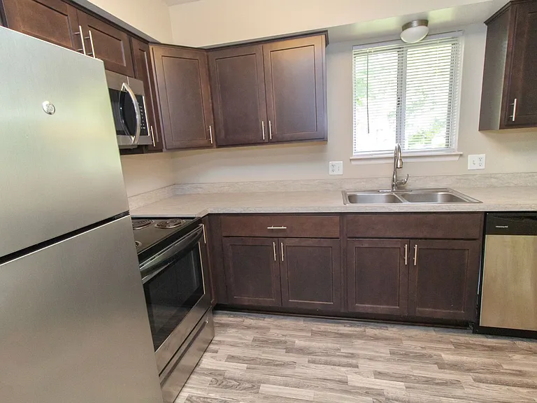 Whispering Winds Apartments — Photo 41