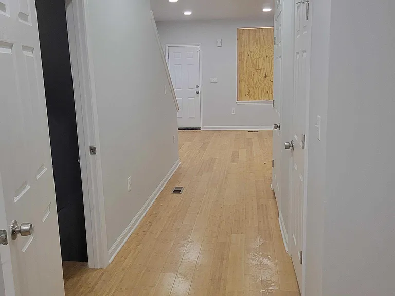 1545 Carswell St — Photo 7