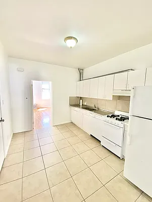 Rented by Amorelli Realty | media 8