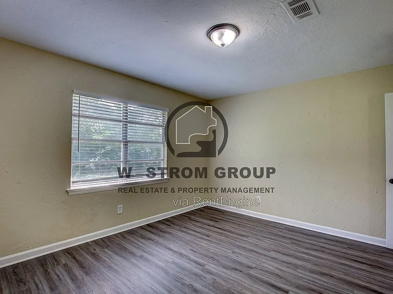 820 Collin Dr — Photo 14