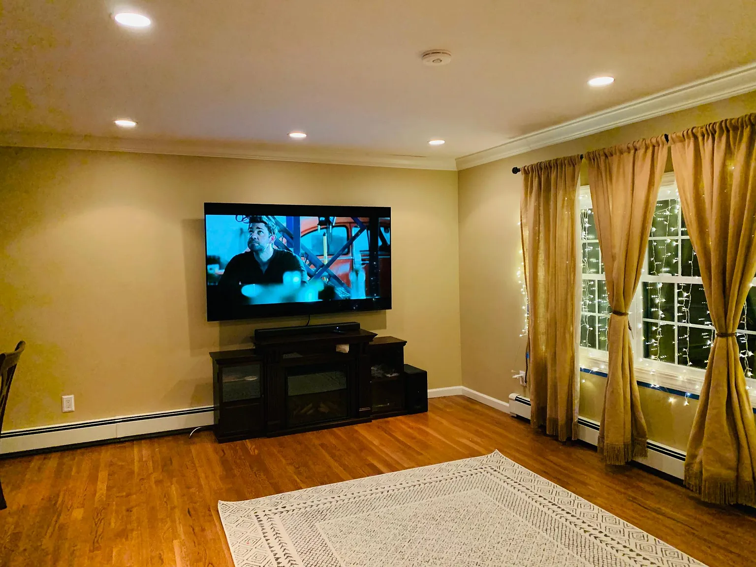 467 Ionia Ave — Photo 4