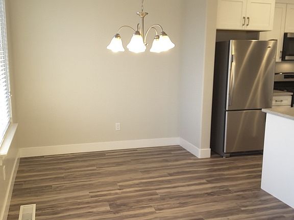 5th image of 217 W Whitewater Dr