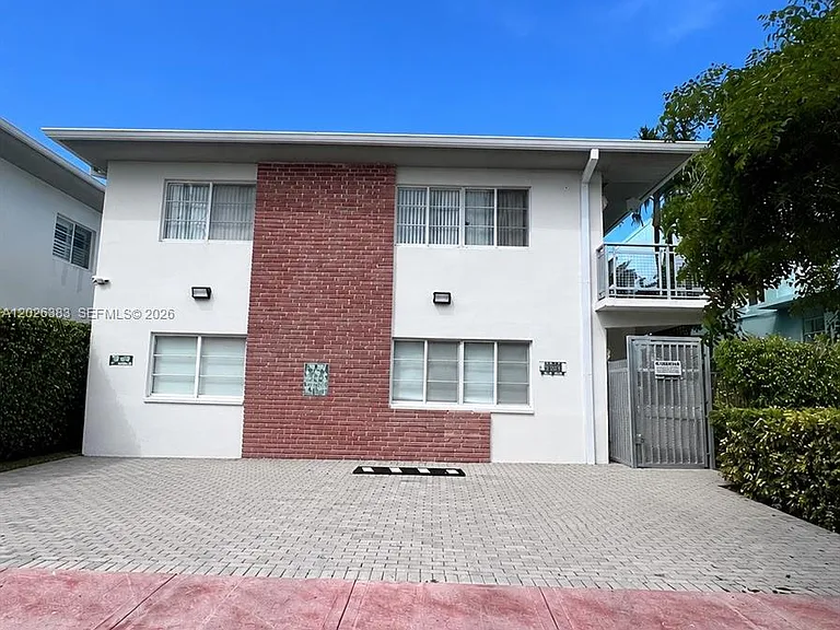 6905 Bay Dr #13 — Photo 2