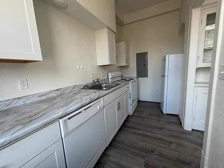 1 W Pike St #3C — Photo 7