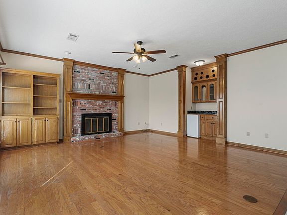 5th image of 8 Edgewater Cv