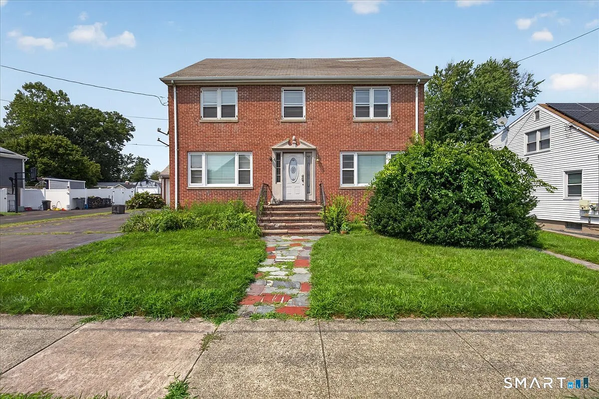 3 bed, 1.5 bath, 2289 sqft, $3,000 — Photo 1