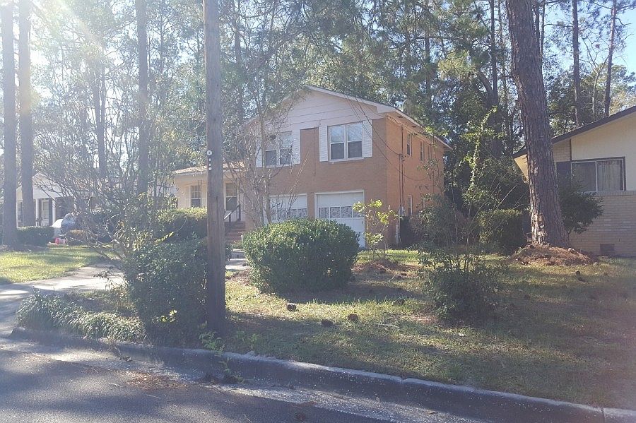 2nd image of 8 Hal Cir