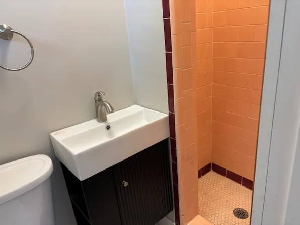 1312 Valentine Cir, Nitro, WV 25143