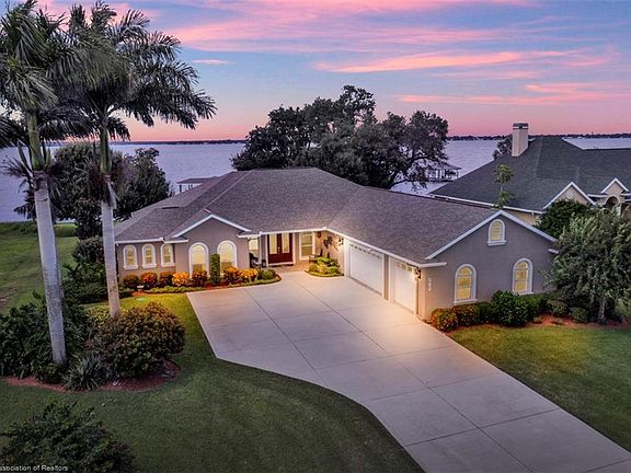 2nd image of 582 Sunset Pointe Dr