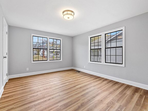 2nd image of 2400 Woodbine Ave #1