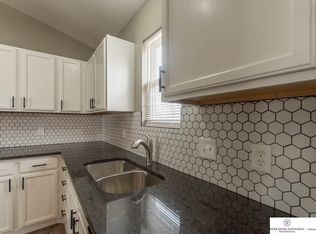 6087 Ville De Sante Dr, Omaha, NE 68104