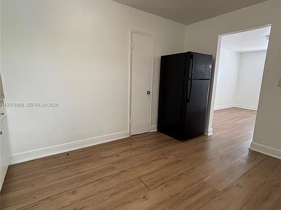 4th image of 951 SW 5th St APT 1