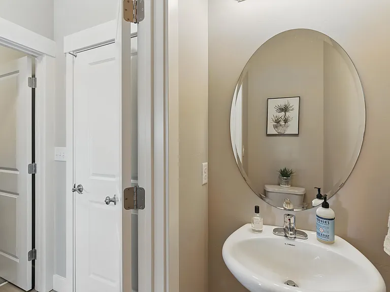 1147 N Carriage Ln — Photo 12