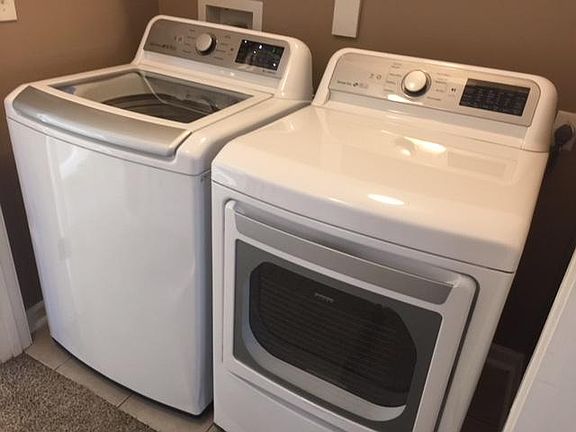 5th image of 1733 Lawrence Ave APT A