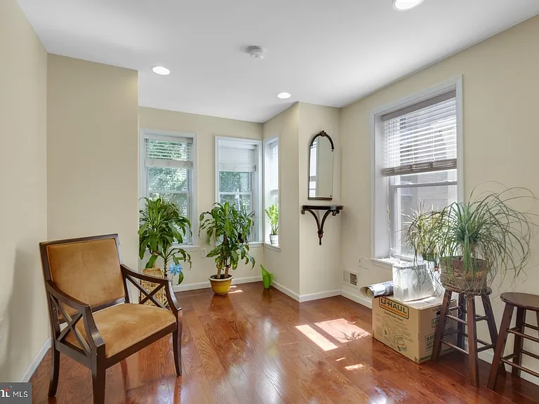 1933 Parrish St — Photo 14