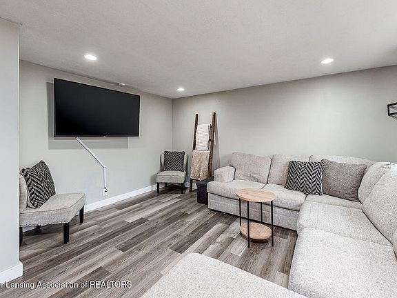 3rd image of 3003 Timber Dr