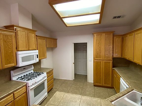 3rd image of 1828 N Cotta Ct