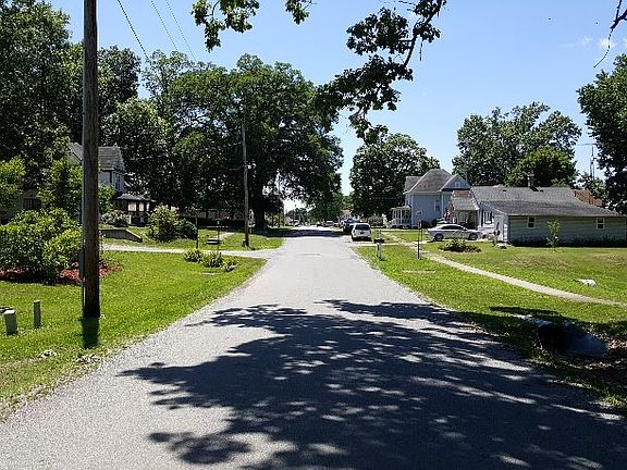 Exterior Neighborhood (street photo)