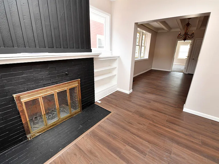 1027 N University St — Photo 8