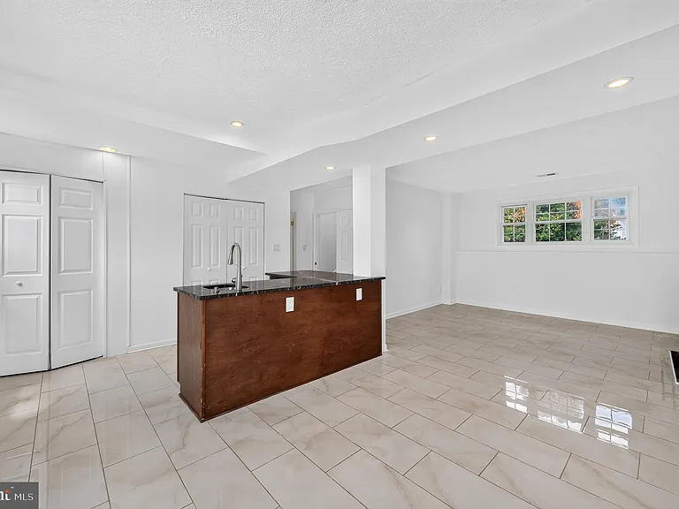 13296 Hollinger Ave — Photo 36