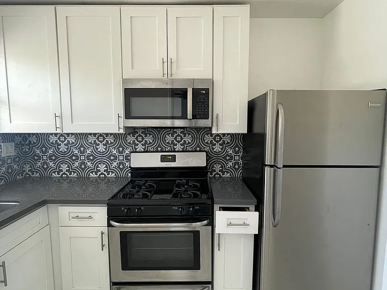 Glendale Terrace Apartments - AC Townhomes LLC — Photo 8