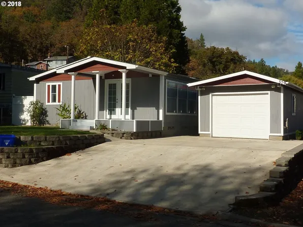579 Plateau Dr, Roseburg, OR 97471