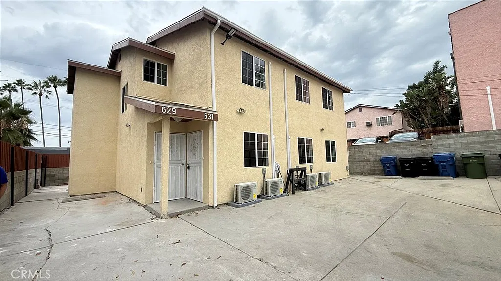 9 bed, 3377 sqft, $4,100 — Photo 2